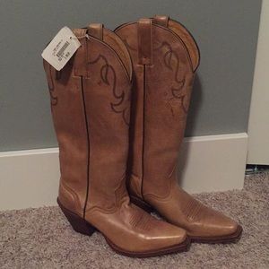 NWT: Sterling River tan ladies cowboy boots, sz 7B